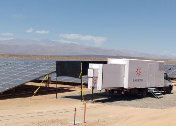 Laboratorio móvil de Enertis en el desierto de Atacama, en Chile