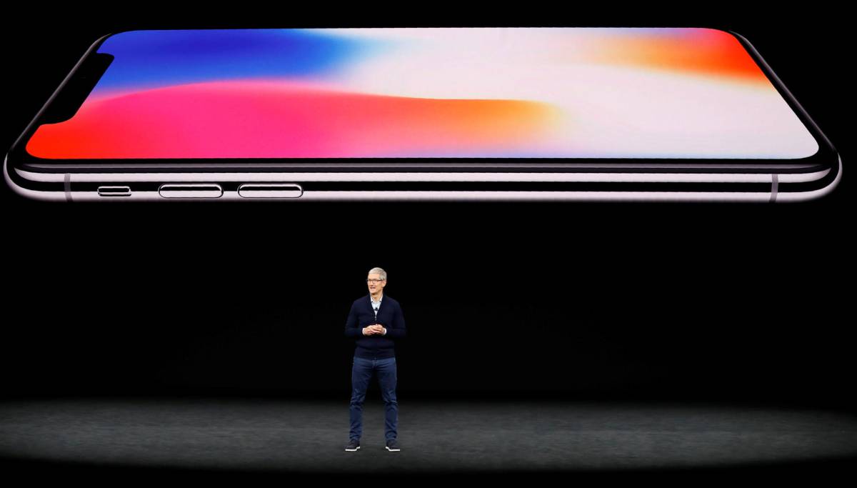 Tim Cook, consejero delegado de Apple, presenta el nuevo iPhone X.