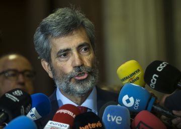 El presidente del CGPJ, Carlos Lesmes, a la salida de la reuniónde la sala de gobierno del Tribunal Superior de Justicia de Cataluña donde ha expresado su apoyo a los jueces destinados en Cataluña.