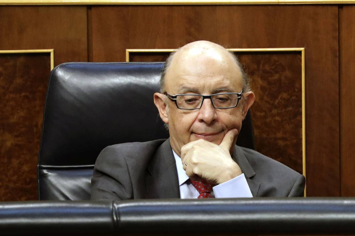El ministro de Hacienda, Cristóbal Montoro, en el pleno celebrado del Congreso de los Diputados.