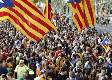 Concentración llevada a cabo desde esta mañana frente al Palacio de Justicia de Barcelona.