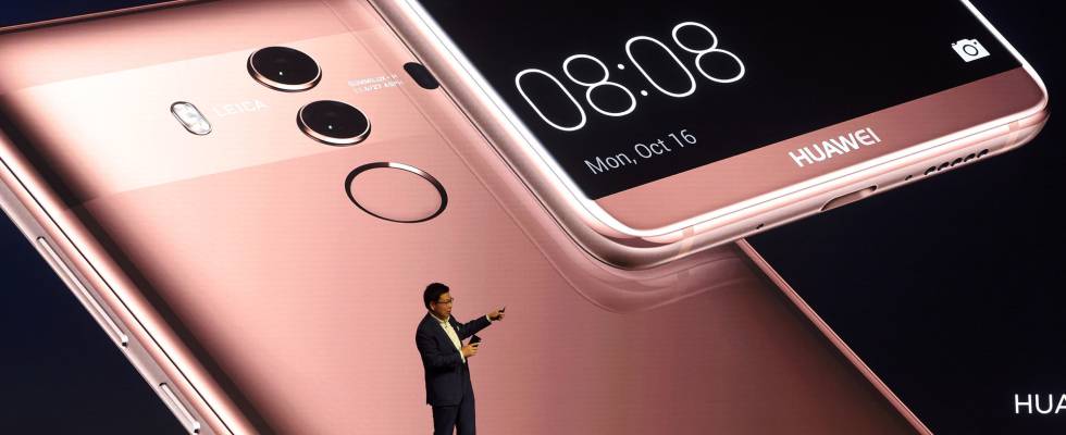 Richard Yu, CEO de Huawei Consumer Business Group, prresentando el nuevo Huwawei Mate 10