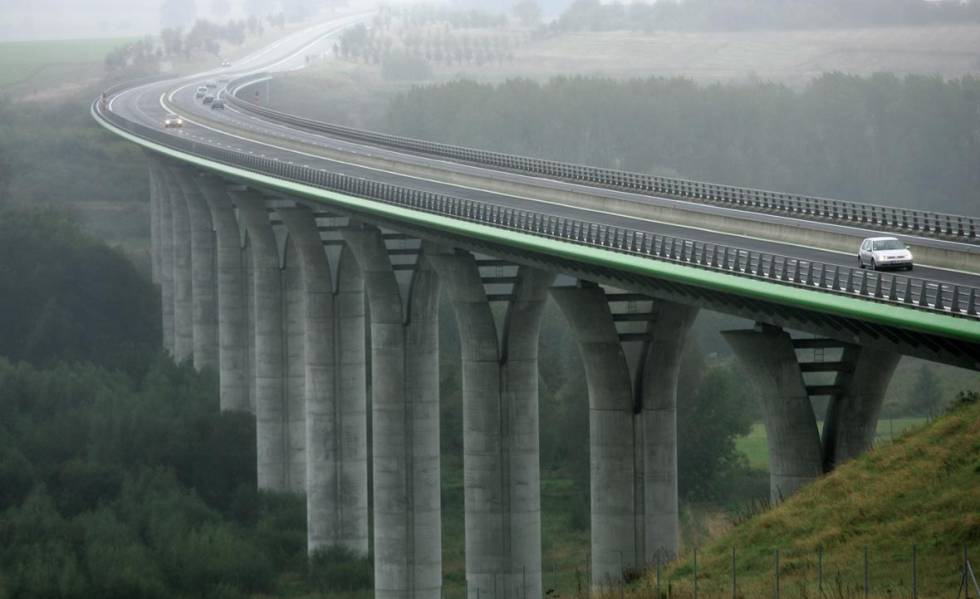 Hochtief cierra el crédito de la opa en condiciones más duras que Atlantia