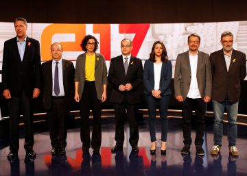 Xavier García Albiol (PP), Miquel Iceta (PSC), Marta Rovira (ERC), Jordi Turull (Junts per Catalunya), Inés Arrimadas (Ciudadanos), Xavier Domènech (En Comú-Podem), y Carles Riera (CUP) posan antes del debate que mantuvieron el lunes en la televisión autonómica catalana.