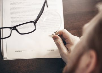 Puede declararse nula una cláusula de un contrato si la letra es demasiado pequeña.