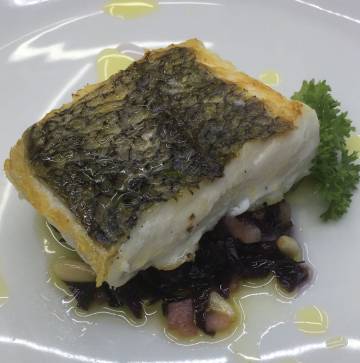 Merluza con lombarda