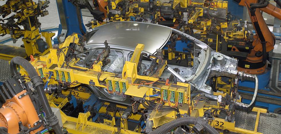 Ford ofrece un 4,5% de alza salarial, la mitad condicionado a que sus trabajadores trabajen