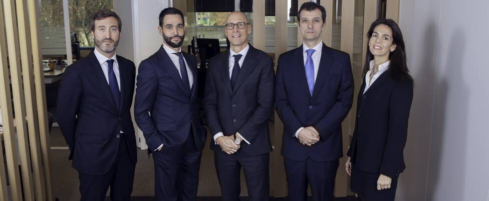 De izquierda a derecha equipo de Commerzbank: Pedro Menéndez, Antonio Rocamora, Andreas Schwung, Jorge de Sedano y Marta Ortega.