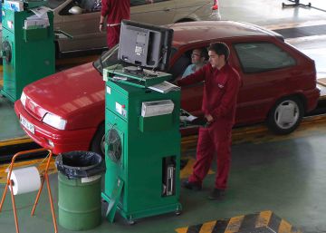 Los profesionales de las estaciones que realizan las inspecciones ahora tendrán que ser técnicos de automoción.
