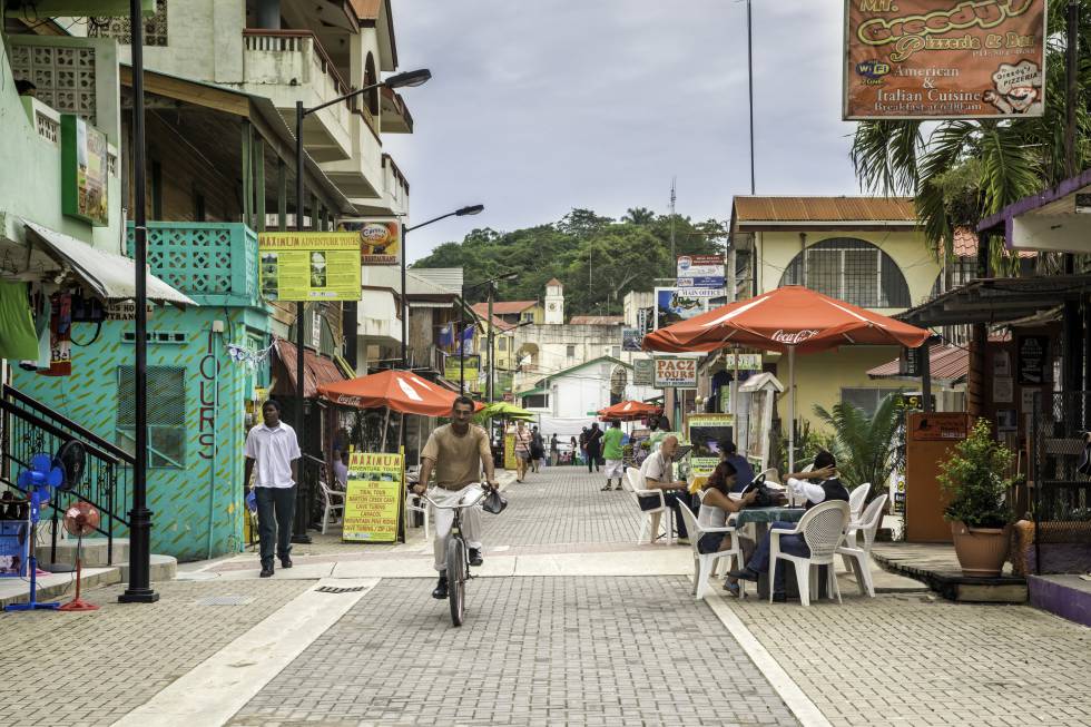 Una calle de San Ignacio, en Cayo Ambergris.