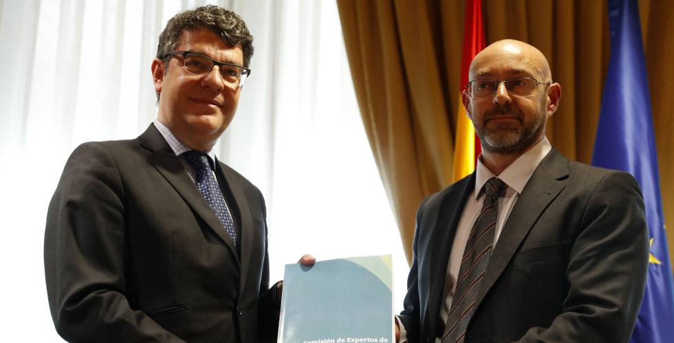 Los expertos proponen subir el IVA por encima del 22% para abaratar la luz