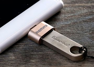 Cómo conectar una memoria USB a un móvil Android o iPhone