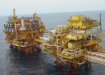Fotografía de archivo del 3 de octubre de 2014, de una plataforma petrolera en el mar de Campeche (México).