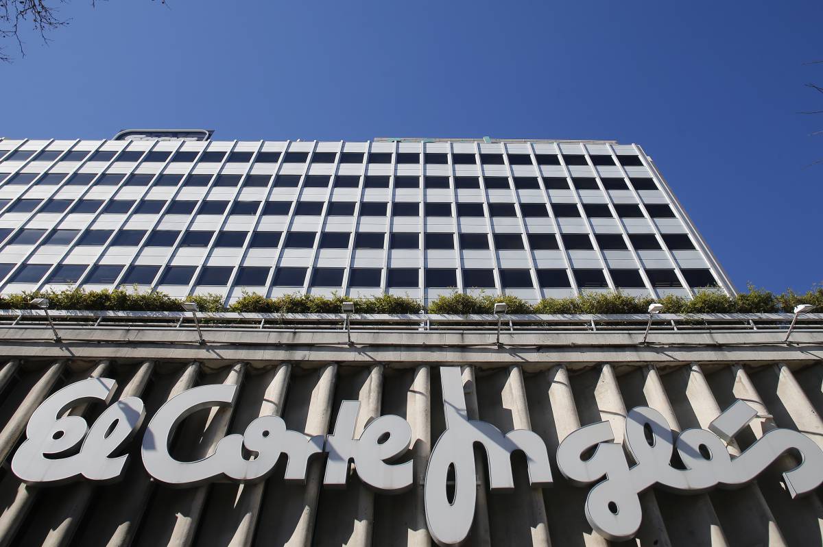 Fachada de un centro de El Corte Inglés.