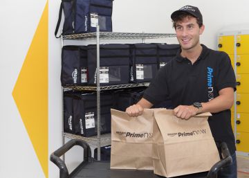 Un repartidor de Prime, el servicio de envíos de Amazon.