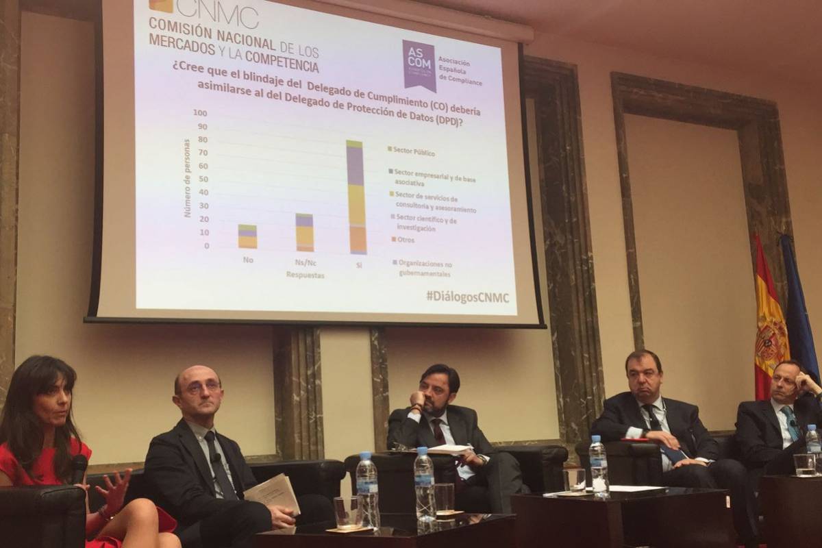 De izquierda a derecha: C. Campos Acuña, A. Calvo Medina, A. Dulanto (moderador), J.I Canosa y M. Geijo
