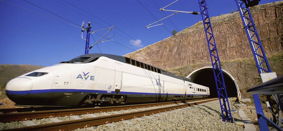 Adif convoca el mayor contrato de luz de España; la electrificación del AVE