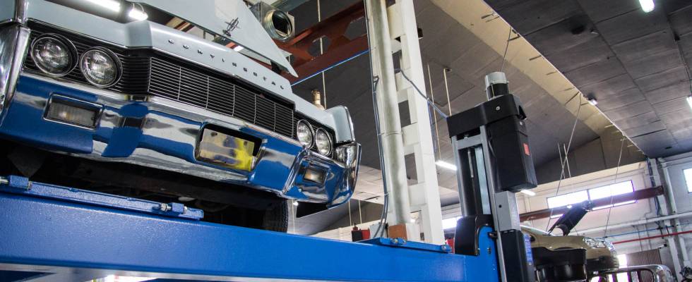 Así se trabaja en los talleres de los coches más exclusivos