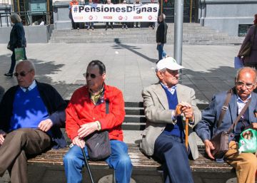 Los sindicatos UGT y CCOO han vuelto a salir hoy a la calle a reclamar unas pensiones "dignas".