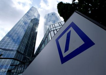 Logotipo de Deutsche Bank en su sede, en Fráncfort (Alemania).