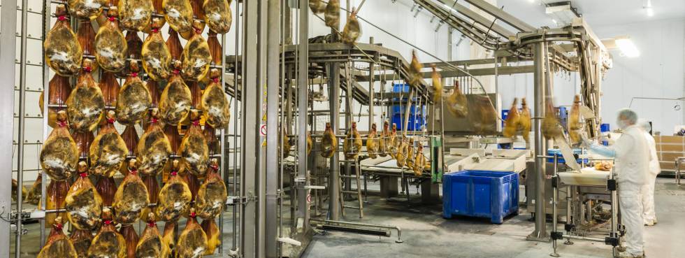 La cárnica Grupo Jorge amenaza con cerrar, despedir a 1.500 trabajadores y producir fuera de Cataluña