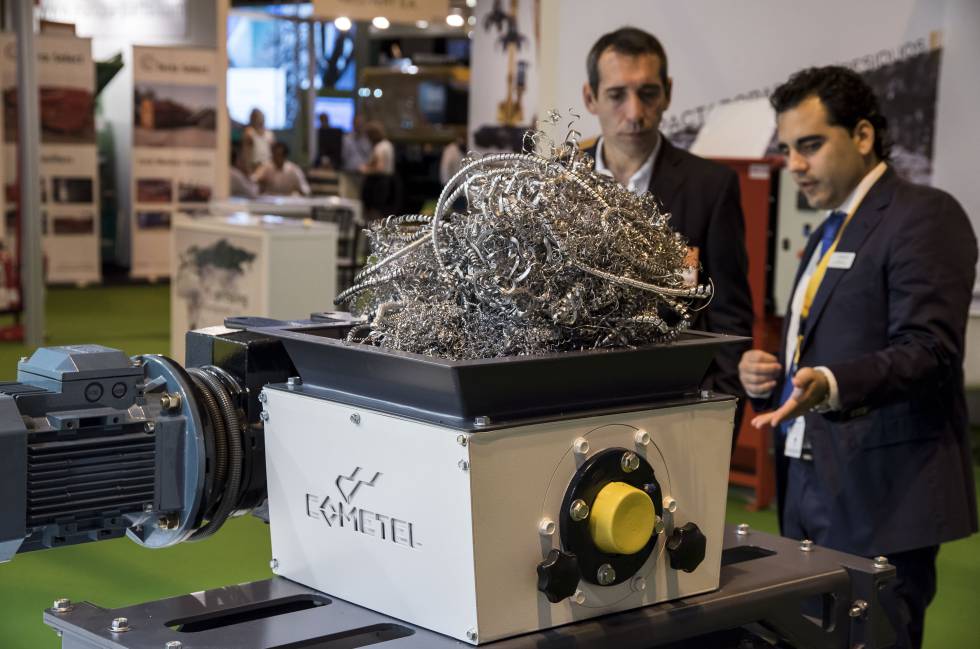 Exposición de máquinas para el reciclaje de material férrico en la anterior edición del SRR.