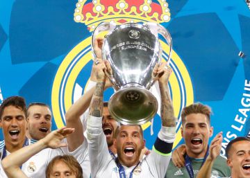 Sergio Ramos (Real Madrid) levanta la última Liga de Campeones.