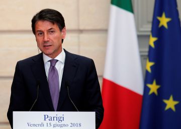 El primer ministro italiano, Giuseppe Conte, en una rueda de prensa en París (Francia).