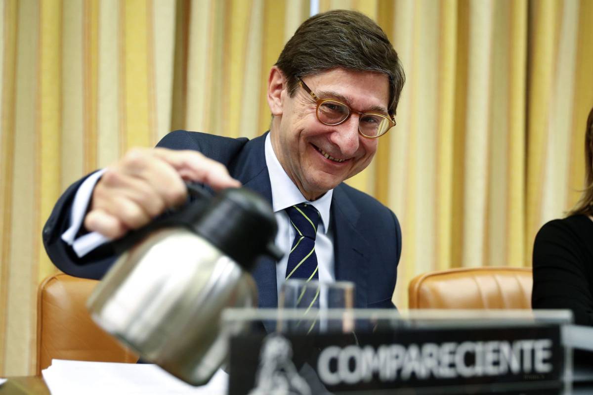El presidente de Bankia, José Ignacio Goirigolzarri, momentos antes de su comparecencia hoy ante la Comisión de Investigación de la crisis financiera España del Congreso de los Diputados.