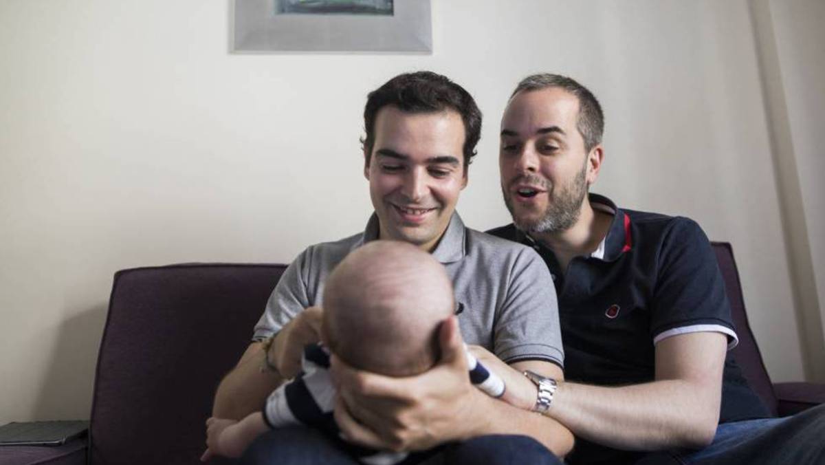 Multa a la Seguridad Social por negar baja de maternidad a una pareja gay