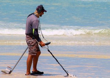 Cómo buscar objetos metálicos en la playa con el móvil