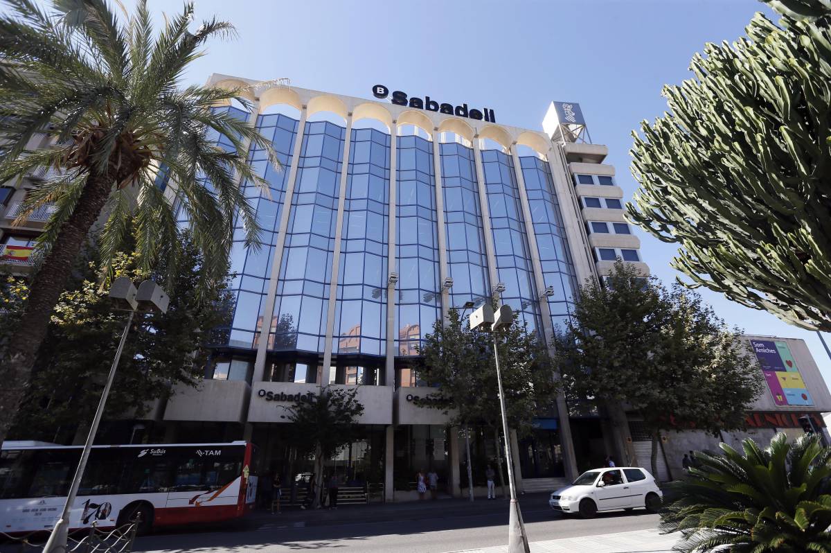 Edificio de Sabadell en Alicante
