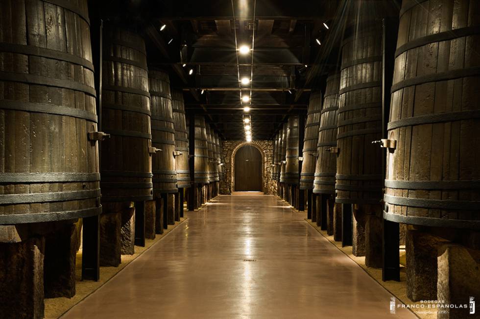 Barricas de las Bodegas Franco Españolas.