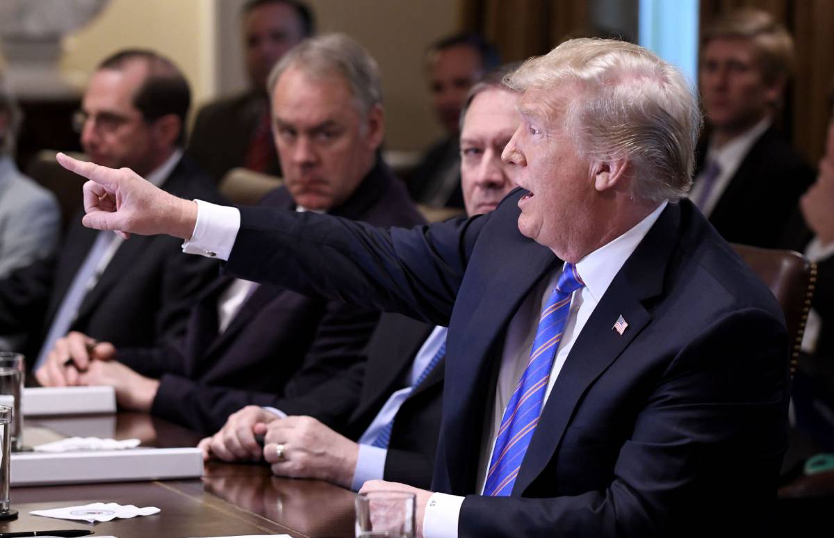 Trump arremete contra Powell y presiona a la Fed para que frene al alza de tipos