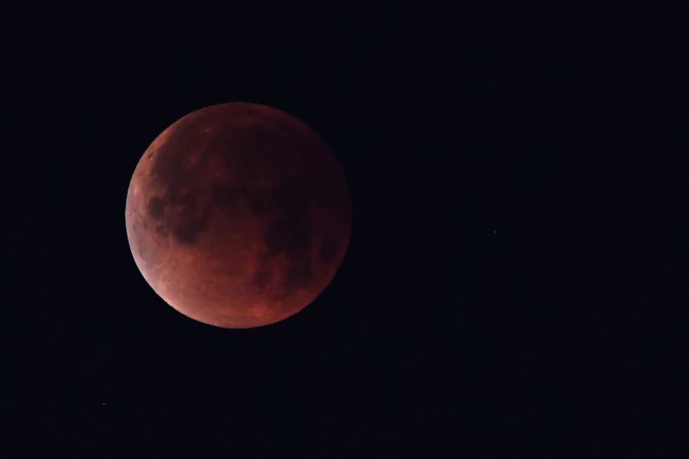 Eclipse lunar