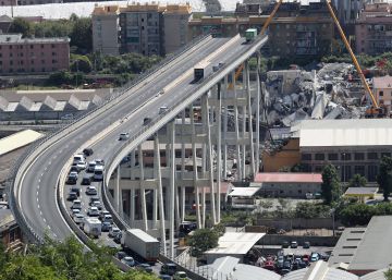 El puente Morandi de Génova, días después de su colapso, el jueves pasado.