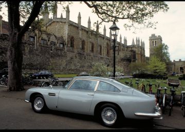 20082018 Aston Martin DB5 de 1964.rn rn La firma automovilística británica Aston Martin, en colaboración con EON Productions, productora de las películas de James Bond, desarrollará una edición limitada a 25 unidades del DB5 inspirada en la película Goldfinger, según informó la empresa, que señaló que las primeras unidades se entregarán en 2020.