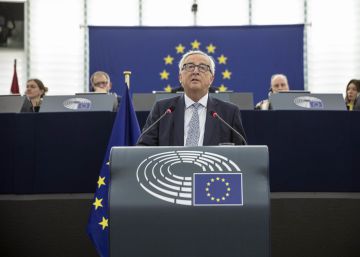 Juncker pide reforzar el euro como divisa internacional para competir con el dólar Juncker pide reforzar el euro como divisa internacional para competir con el dólar