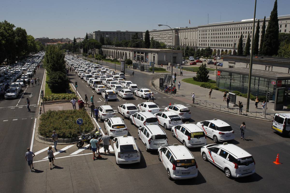 Uber y Cabify amenazan al Gobierno con demandas si la nueva regulación VTC daña la libre competencia