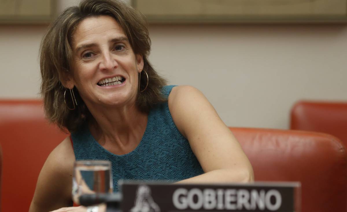 Plan de choque contra el precio de la luz; el Gobierno suspende la tasa de generación y el impuesto al sol