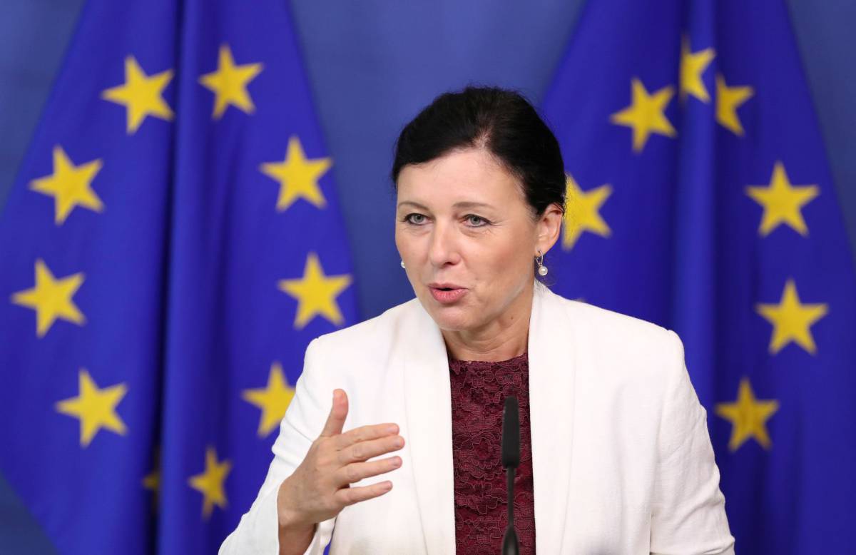 Bruselas da tres meses a Facebook para cumplir con la normativa europea