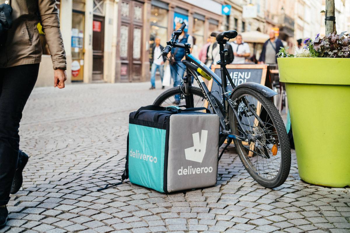 Uber estudia la compra de Deliveroo, valorada en 1.700 millones de euros