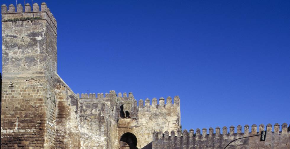 El alcázar y la puerta de Sevilla