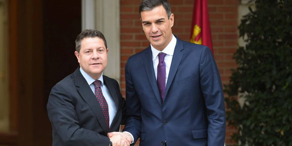 GRAF6872. MADRID (ESPAÑA), 15102018.- El presidente del Gobierno Pedrto Sánchez, durante su reunión con el presidente de la comunidad de Castilla La Mancha Emiliano García Page, esta mañana en el Palacio de La Moncloa.-EFEFernando Villar