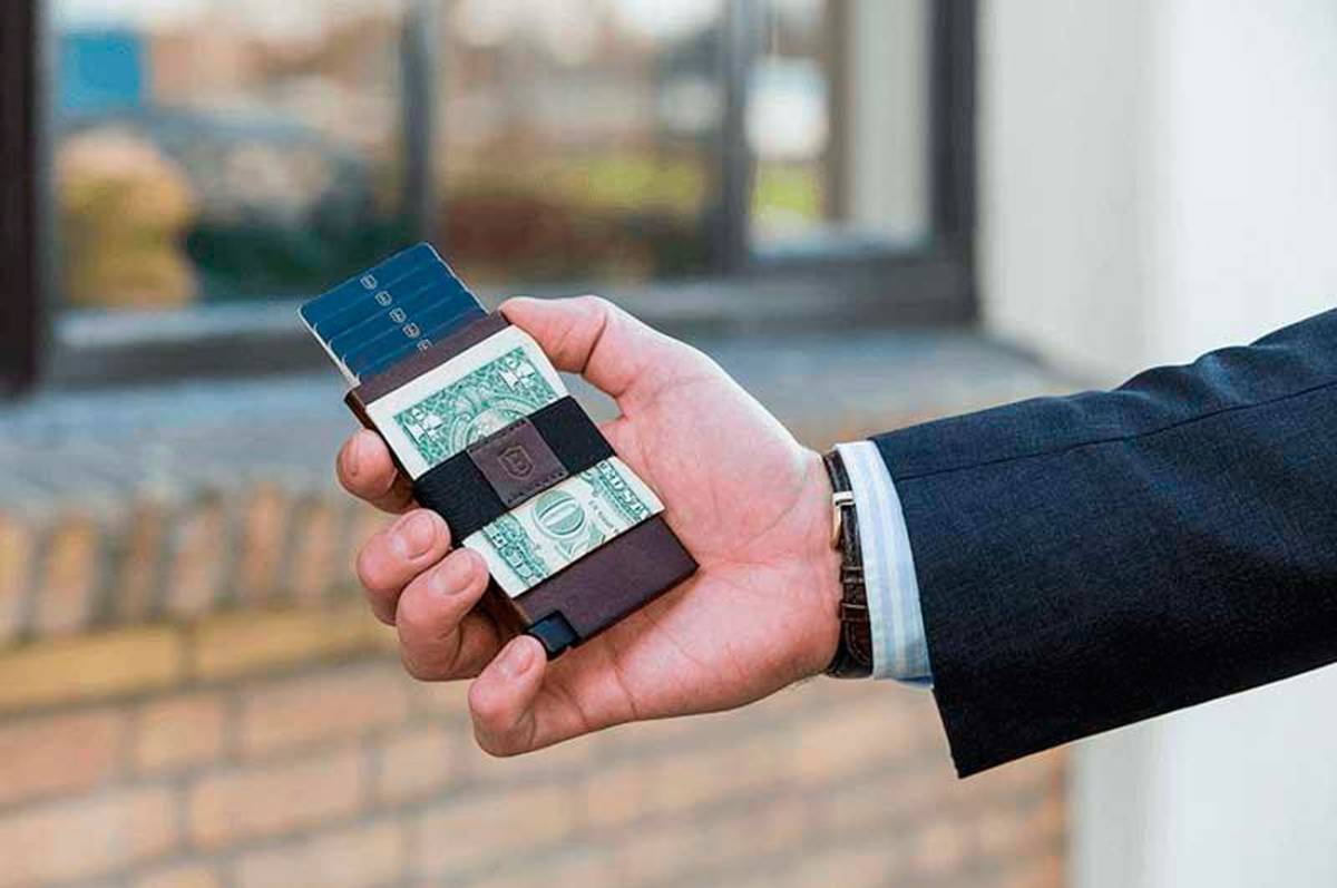 Esta billetera es solar, escucha nuestra voz y es casi imposible perderla