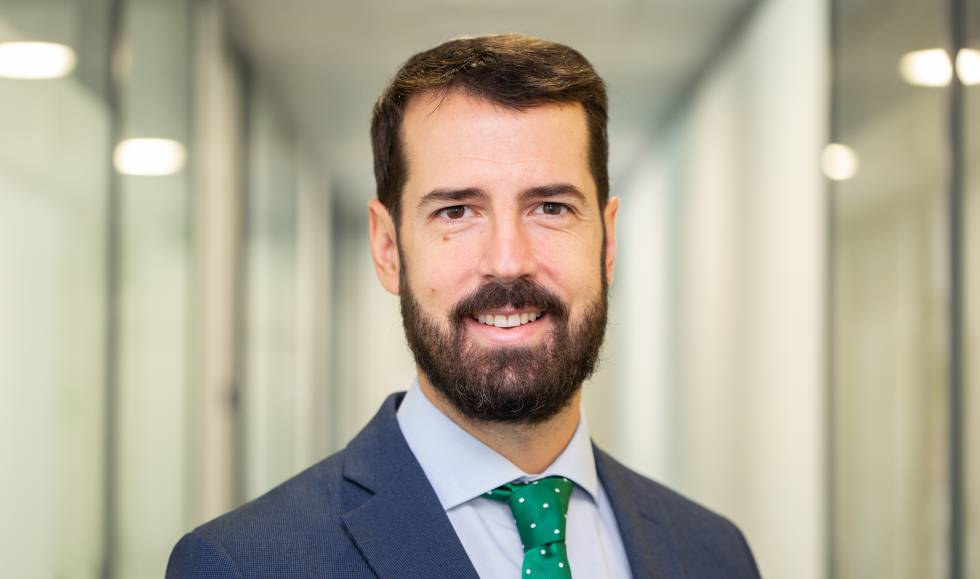 Los fichan los despachos, pero no son abogados