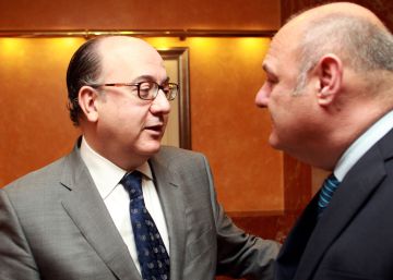 José María Roldán, presidente de la AEB, junto a José María Méndez, director general de la CECA
