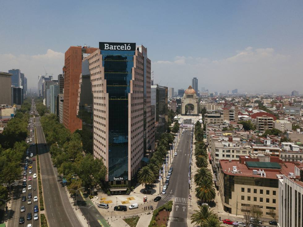 Edificio del hotel Barceló México Reforma sobre unas de la arterias más espectaculares de la ciudad, el Paseo de la Reforma.