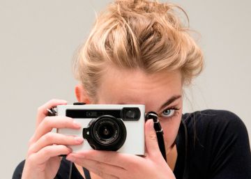 Esta cámara utiliza la pantalla de tu Smartphone para visualizar las fotos