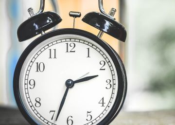 Cambio de hora: el domingo acaba el horario de verano ¿se adelanta o se retrasa el reloj?